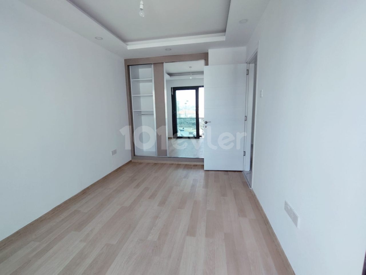 Zu verkaufen 2+1 Wohnung in Alsancak / 600 gbp Mieteinnahmen