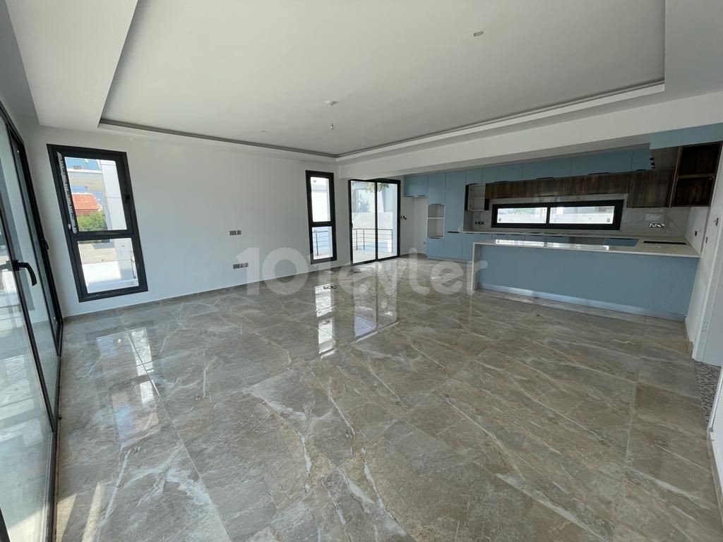 Alsancak Satılık 3+1 Villa / Denize Yürüme Mesafesinde