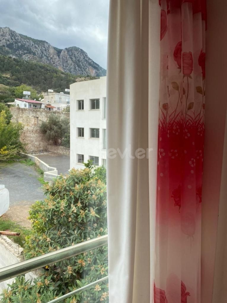 2+1 WOHNUNG ZUM VERKAUF IN KYRENIA LAPTA