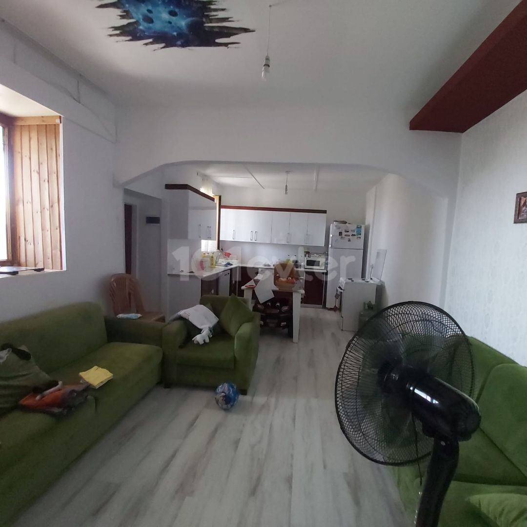 Kyrenia Zu verkaufen Einfamilienhaus / 2 Einheiten 2+1 Wohnung