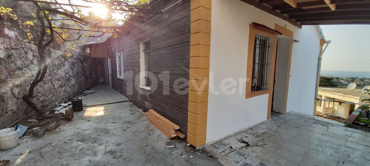 Kyrenia For Sale Detached House / 2 Units 2+1 Apartment