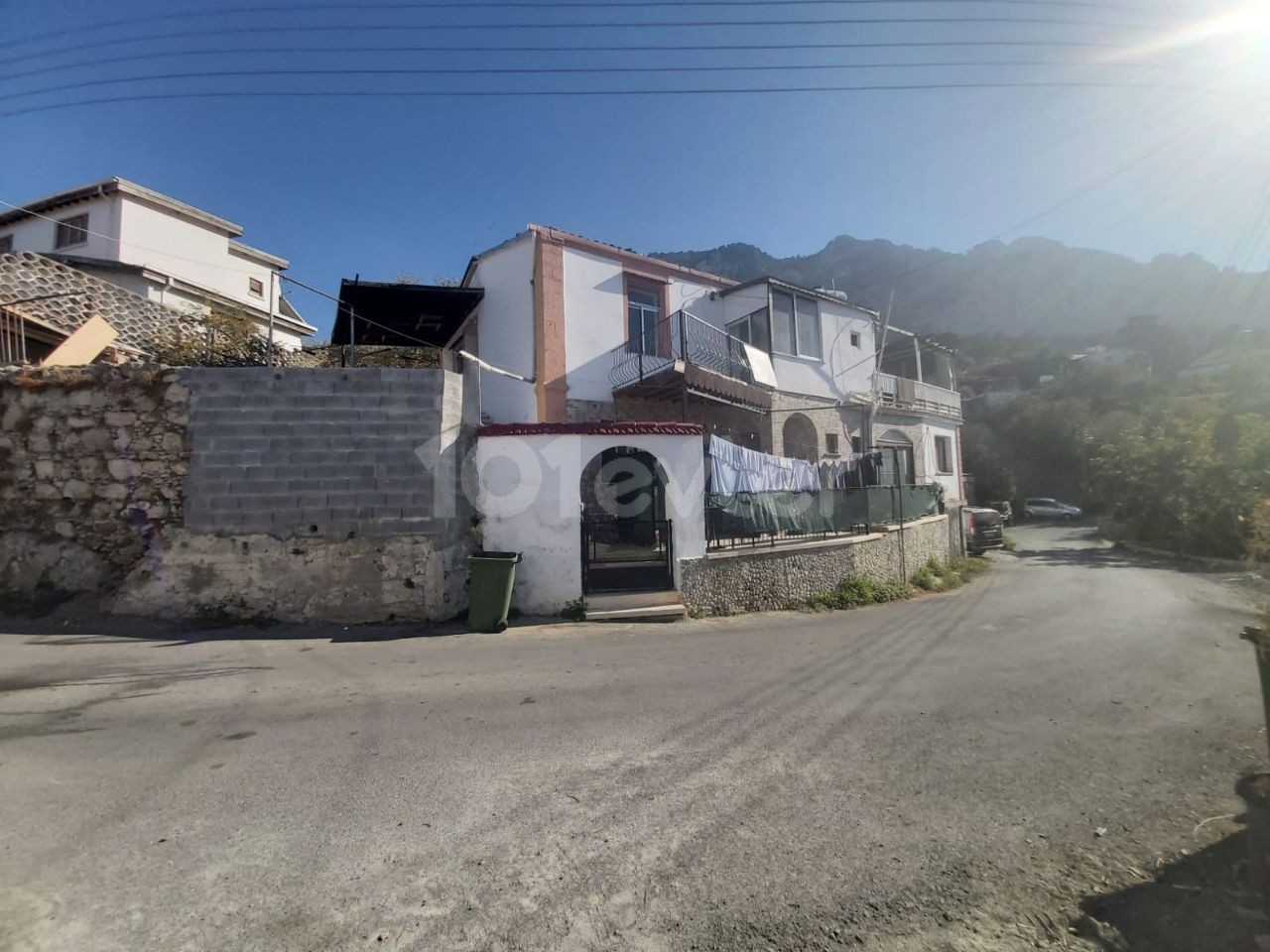 Kyrenia Zu verkaufen Einfamilienhaus / 2 Einheiten 2+1 Wohnung