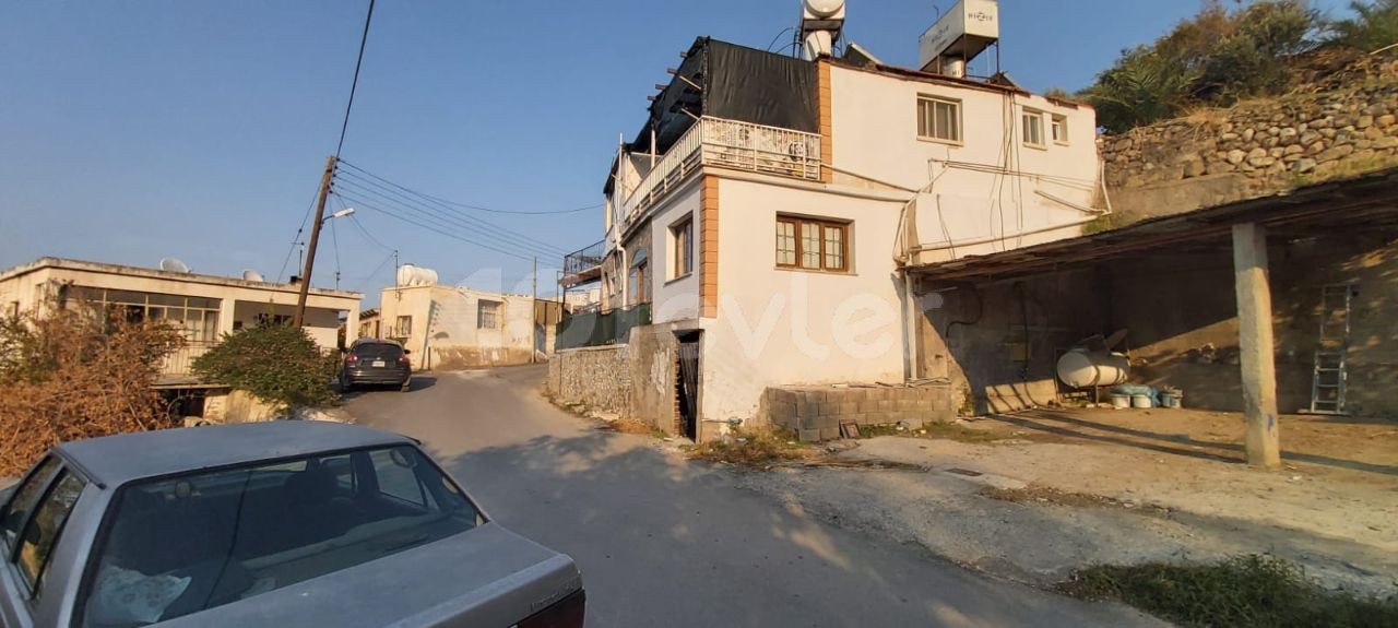 Kyrenia Zu verkaufen Einfamilienhaus / 2 Einheiten 2+1 Wohnung