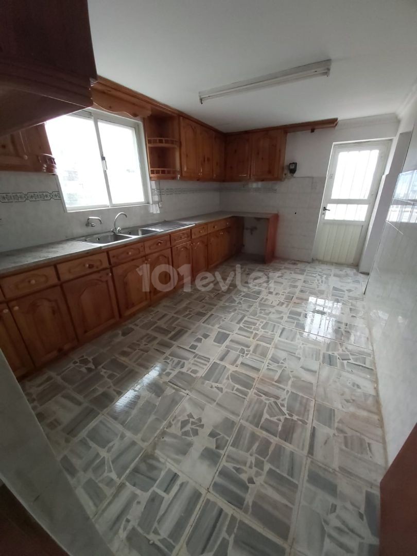 Kyrenia For Sale Detached House / 2 Units 2+1 Apartment