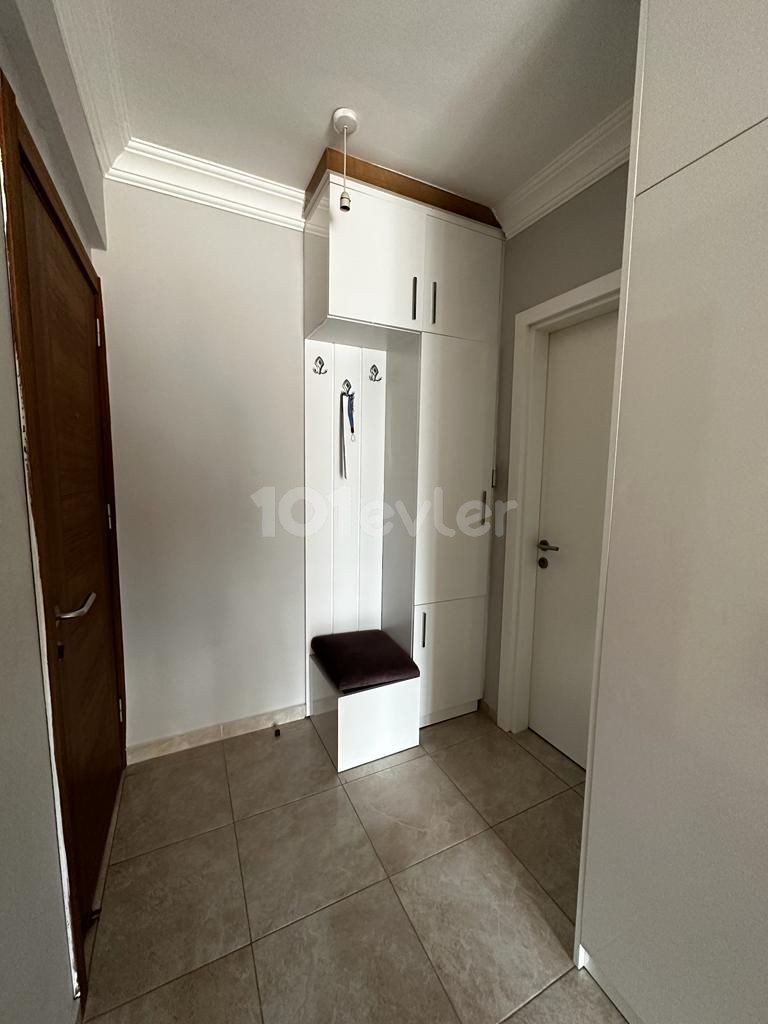 Girne Merkez Satılık 3+1 Daire / 800 Gbp Kira Getirisi Masrafsız Herşeyi Ödenmiş