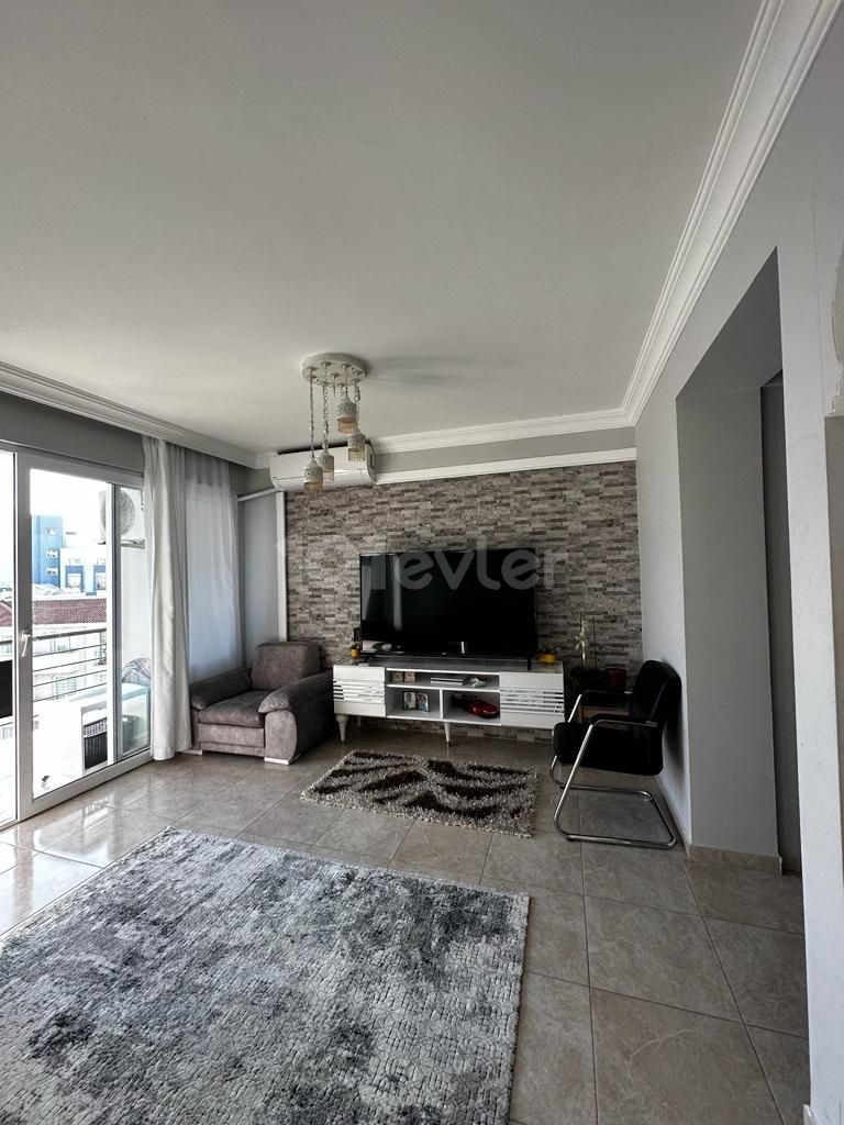 Girne Merkez Satılık 3+1 Daire / 800 Gbp Kira Getirisi Masrafsız Herşeyi Ödenmiş