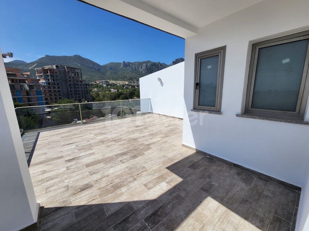 Girnede satilik iki katlı 3+1 penthouse