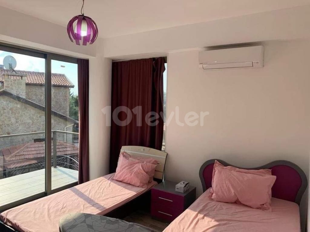 Çatalköyde kiralık 4+1 villa