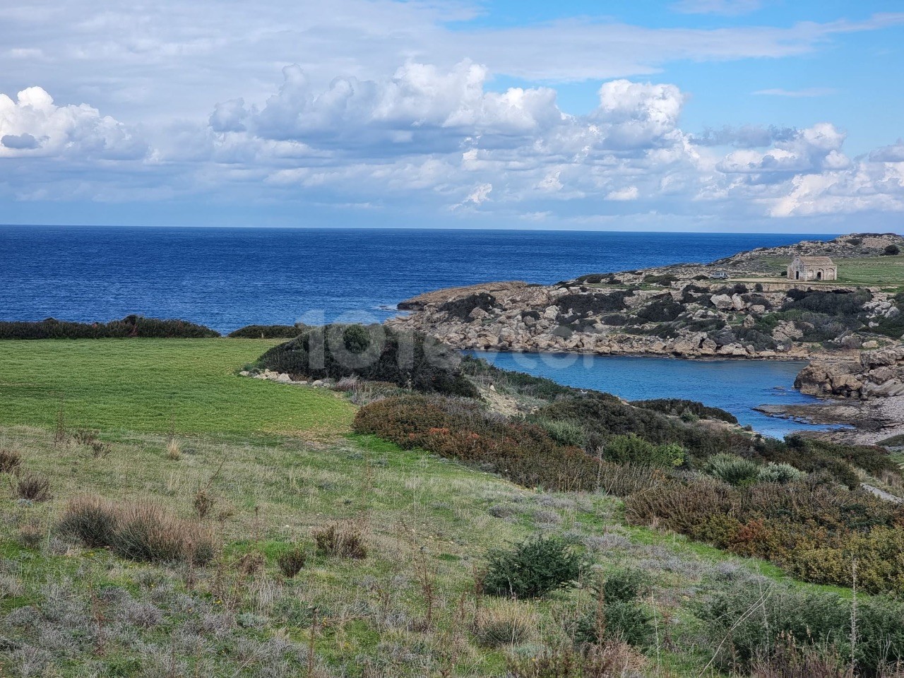 LAND FOR SALE suitable for the construction of seafront villas from the sea to the seaside in ISKELE Kaplıcada 