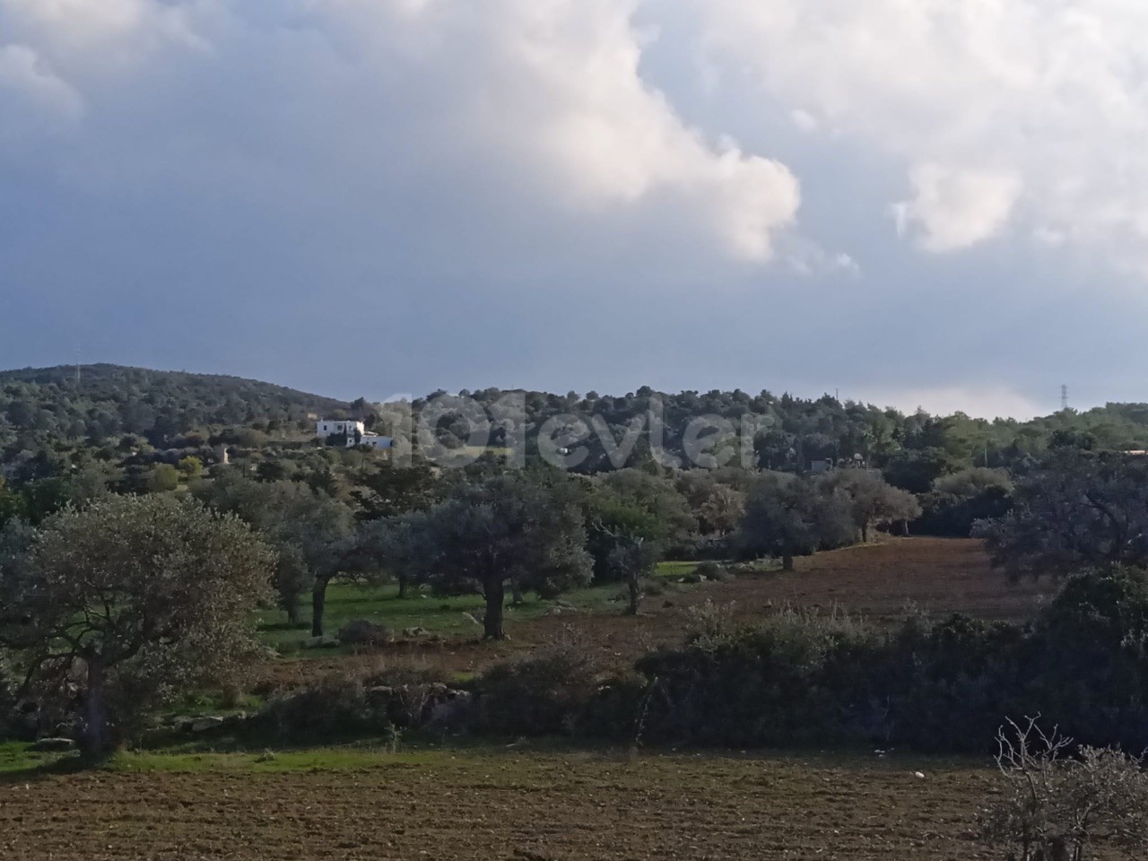 DENİZDEN iskelede deniz ve dağ manzaralı  SATILIK 6 dönüm ARAZİ 