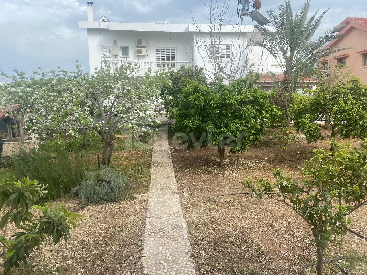 5+2 VILLA MIT MEERBLICK ZU VERKAUFEN IN ISKELE DIREKT AM MEER 