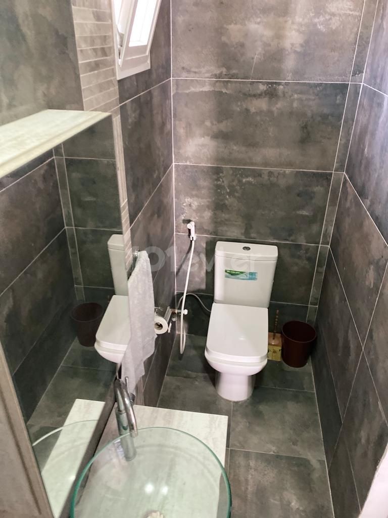 MAGOSA AYLUGA IS MAGNIFICENT 4+2 2. FLOOR 2 SEPARATE HOUSE IS FULLY FURNISHED AND HAS A TURKISH COB EMERGENCY SALE FOR ABOUT 5 CARS AND A CLOSED GARAGE AND THE CONDITION OF THE GOODS IS VERY GOOD IN THE CITY, THIS OPPORTUNITY WILL NOT BE MISSED.. ** 