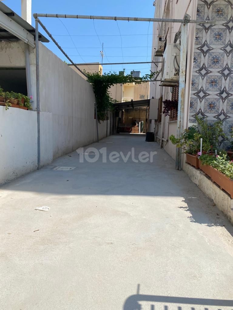 MAGOSA AYLUGA IS MAGNIFICENT 4+2 2. FLOOR 2 SEPARATE HOUSE IS FULLY FURNISHED AND HAS A TURKISH COB EMERGENCY SALE FOR ABOUT 5 CARS AND A CLOSED GARAGE AND THE CONDITION OF THE GOODS IS VERY GOOD IN THE CITY, THIS OPPORTUNITY WILL NOT BE MISSED.. ** 