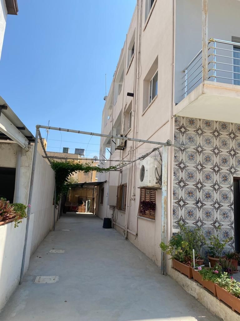 MAGOSA AYLUGA IS MAGNIFICENT 4+2 2. FLOOR 2 SEPARATE HOUSE IS FULLY FURNISHED AND HAS A TURKISH COB EMERGENCY SALE FOR ABOUT 5 CARS AND A CLOSED GARAGE AND THE CONDITION OF THE GOODS IS VERY GOOD IN THE CITY, THIS OPPORTUNITY WILL NOT BE MISSED.. ** 