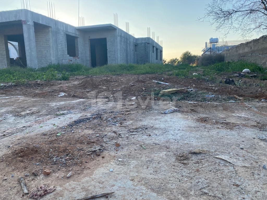 IN A WONDERFUL LOCATION IN MORMENEKŞEDE 650 M2 OF LAND IN 15 M2 OF PLASTERING IN THE LAND OF 650 M2 FOR SALE APARTMENT FOR SALE THAT WILL NOT LOOK LIKE PALACES WITH VERY LITTLE WORK LEFT FOR THE FINISH. ** 