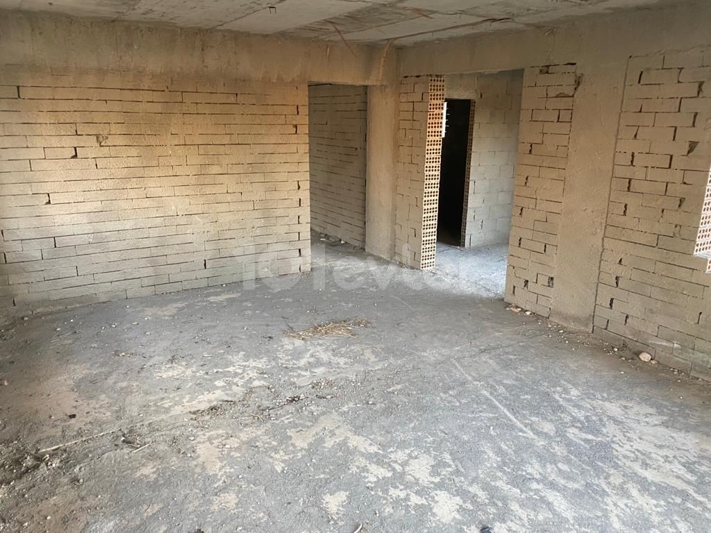 IN A WONDERFUL LOCATION IN MORMENEKŞEDE 650 M2 OF LAND IN 15 M2 OF PLASTERING IN THE LAND OF 650 M2 FOR SALE APARTMENT FOR SALE THAT WILL NOT LOOK LIKE PALACES WITH VERY LITTLE WORK LEFT FOR THE FINISH. ** 