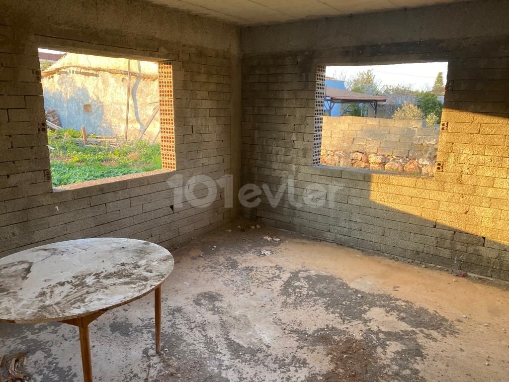 IN A WONDERFUL LOCATION IN MORMENEKŞEDE 650 M2 OF LAND IN 15 M2 OF PLASTERING IN THE LAND OF 650 M2 FOR SALE APARTMENT FOR SALE THAT WILL NOT LOOK LIKE PALACES WITH VERY LITTLE WORK LEFT FOR THE FINISH. ** 