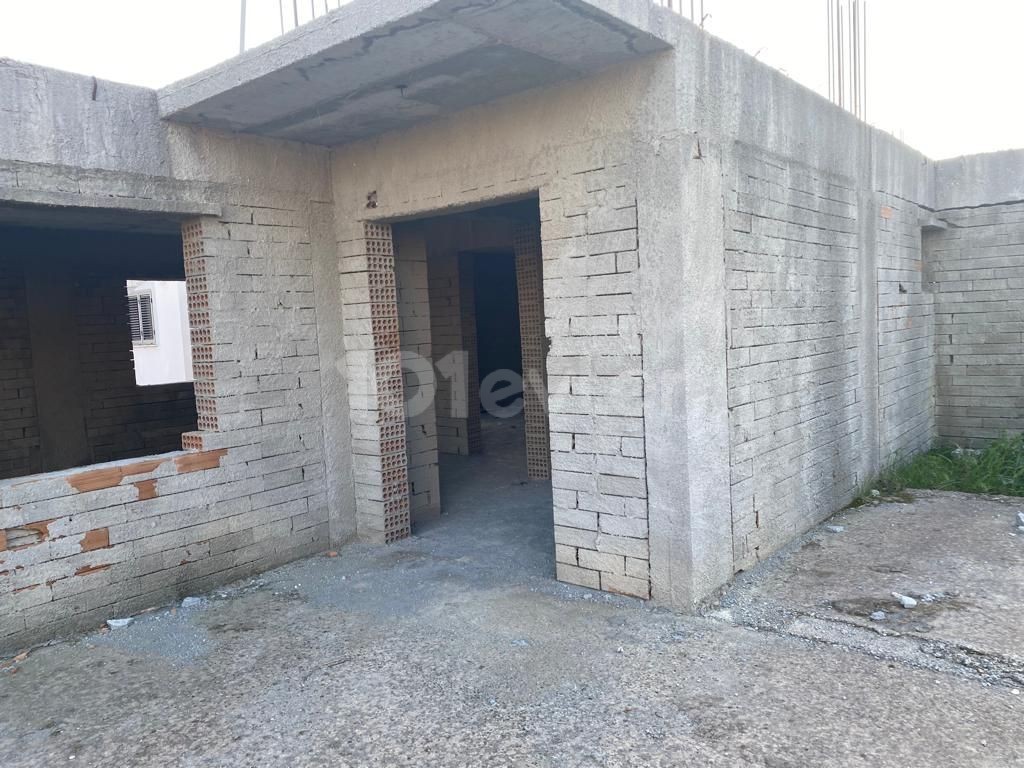 IN A WONDERFUL LOCATION IN MORMENEKŞEDE 650 M2 OF LAND IN 15 M2 OF PLASTERING IN THE LAND OF 650 M2 FOR SALE APARTMENT FOR SALE THAT WILL NOT LOOK LIKE PALACES WITH VERY LITTLE WORK LEFT FOR THE FINISH. ** 