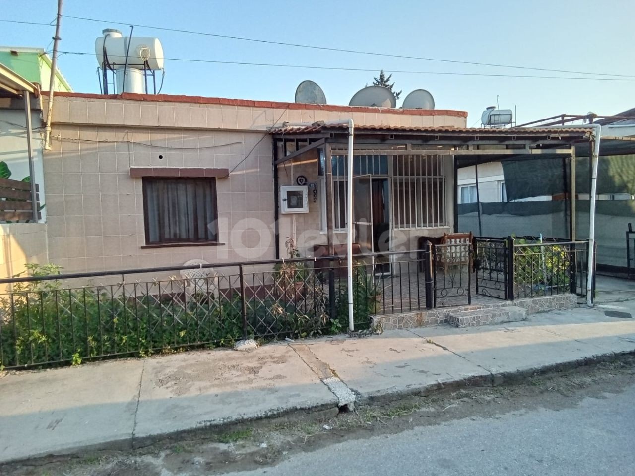 MAGOSA ECE UN 15 AĞUSTOZ BOULEVARD WITH DETACHED GARAGE, GARDEN AND BOLKON WITH 266 M2 TOTAL LAND WITH HALF FURNISHED AND OPEN TO BARTER FOR SALE WITH CONDITION OF BEING A APARTMENT FLOOR