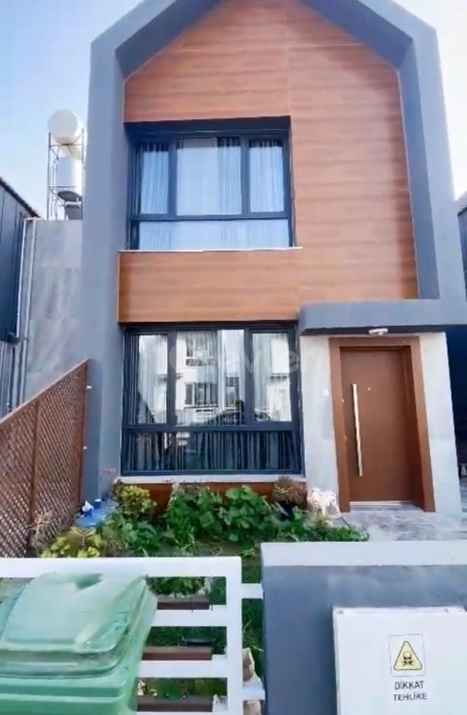 LEFKOŞA MİNARELİKÖYDE SİTE İÇERİSİNDE BULUNA 3+1 EŞYALI SATILIK YENİ DAİRE