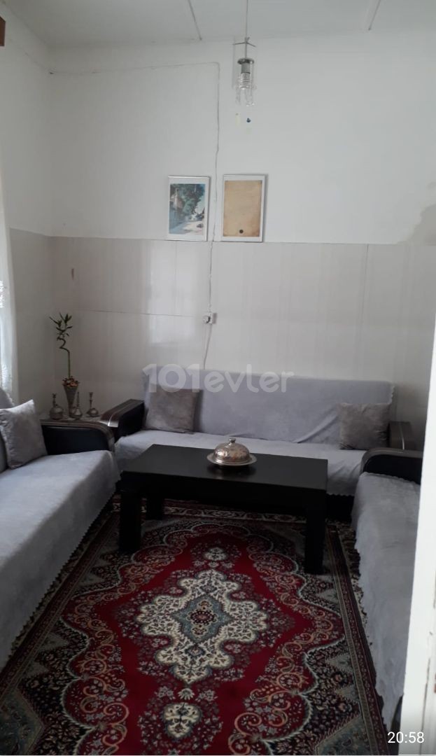 LEFKOŞA DA SURLAR İÇİNDEN SATILIK TÜRK KOÇARLI 2+1 90 M2 MÜSTAKİL EV NOT : ADEM AKIN 05338314949