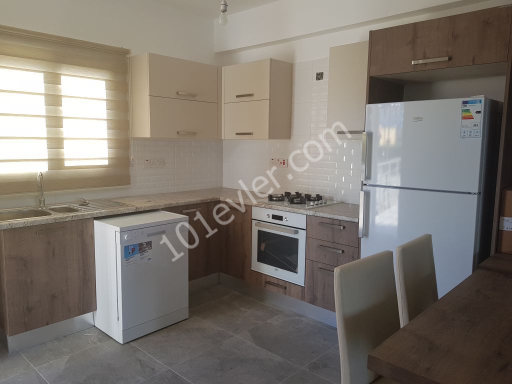 Girne Üniversitesi'ne yürüyüş mesafesinde 2 yatak odalı zemin kat  eşyalı kiralık daireler.. 0533 871 14 90 