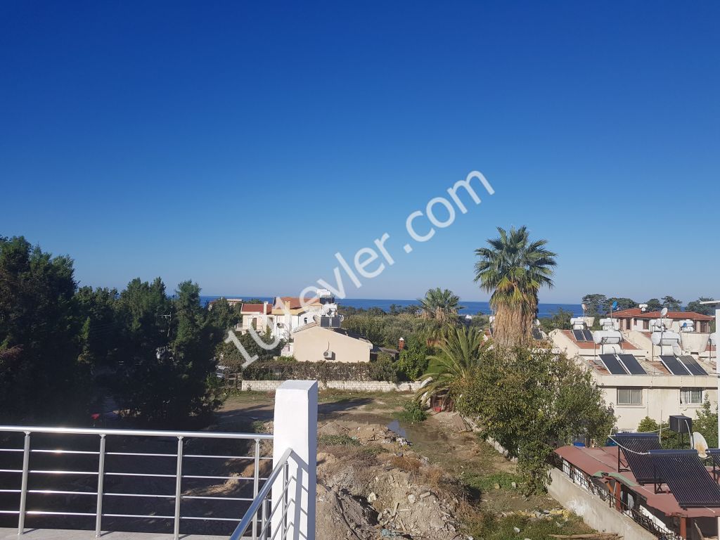 Girne Üniversitesi'ne yürüyüş mesafesinde 2 yatak odalı zemin kat  eşyalı kiralık daireler.. 0533 871 14 90 