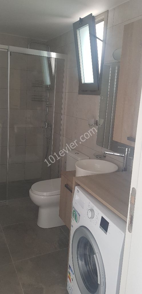 Girne Üniversitesi'ne yürüyüş mesafesinde 1 yatak odalı yeni bina yeni eşyalı kiralık .. 0533 871 14 90