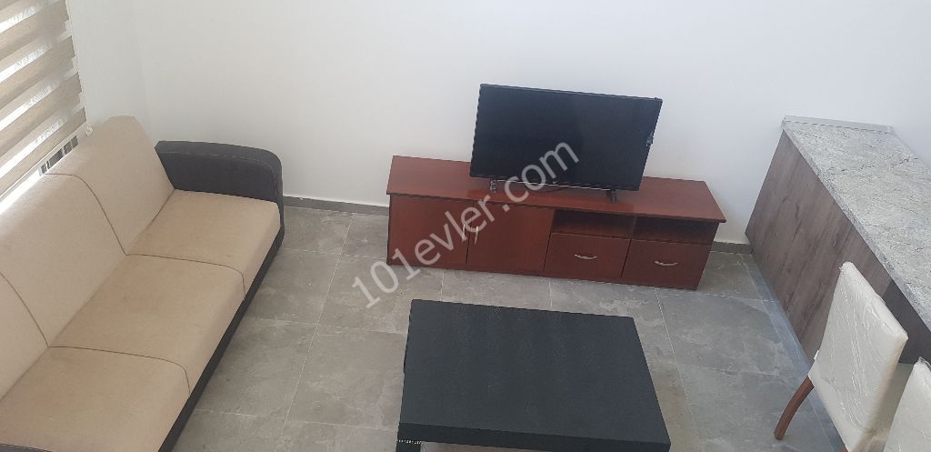 Girne Üniversitesi'ne yürüyüş mesafesinde 1 yatak odalı yeni bina yeni eşyalı kiralık .. 0533 871 14 90