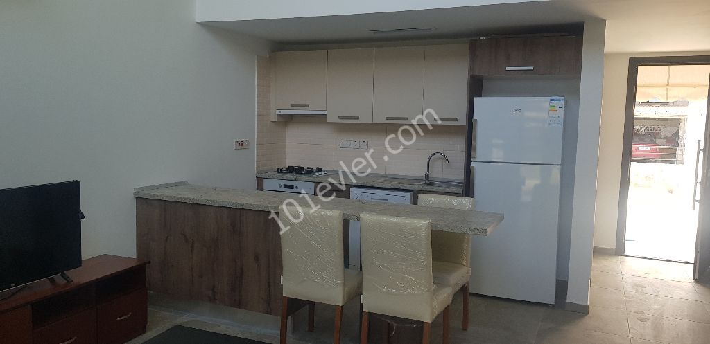 Girne Üniversitesi'ne yürüyüş mesafesinde 1 yatak odalı yeni bina yeni eşyalı kiralık .. 0533 871 14 90