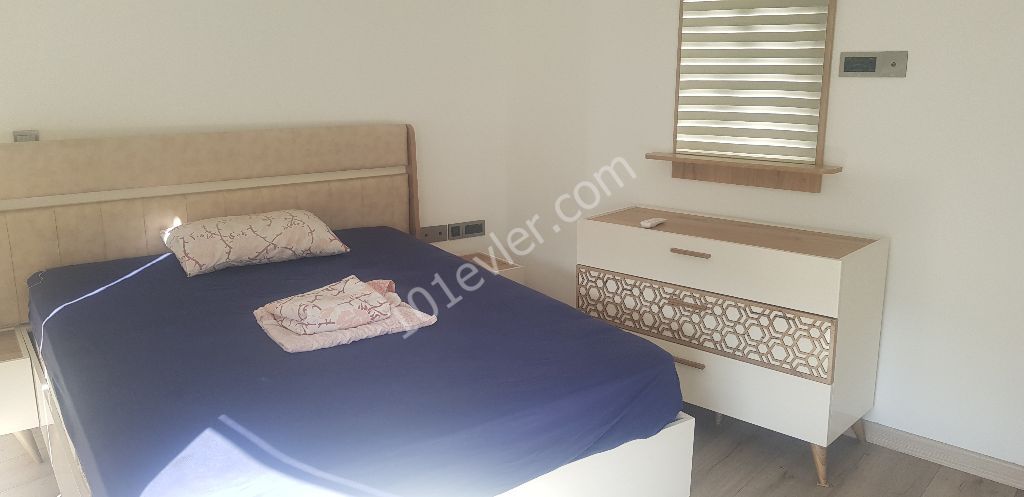 Girne'nin en gözde sitesinde Eşyalı 2 yatak odalı lüks kiralık daire aidat kiraya dahildir..