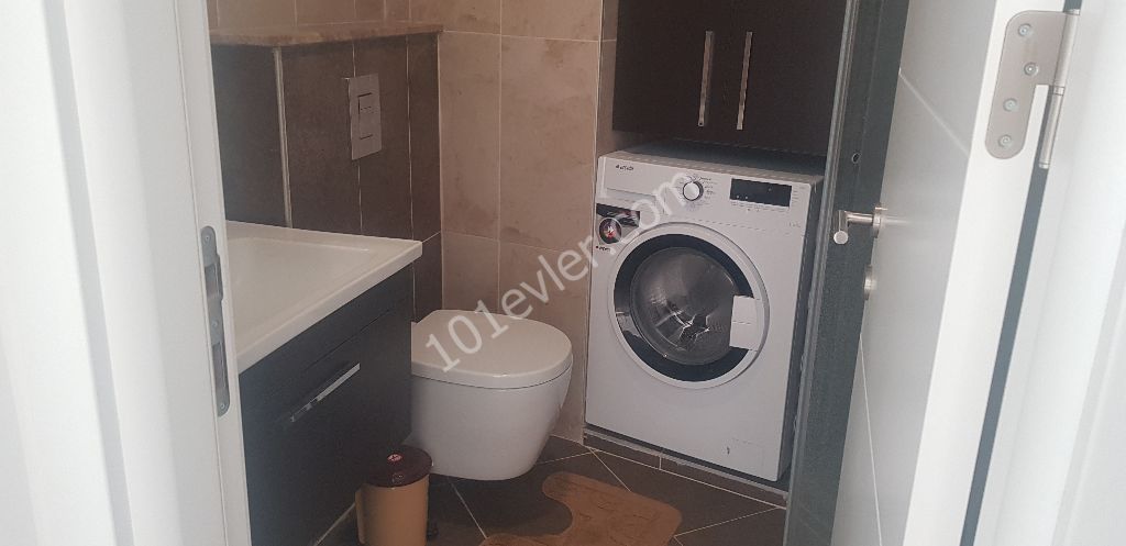 Girne'nin en gözde sitesinde Eşyalı 2 yatak odalı lüks kiralık daire aidat kiraya dahildir..