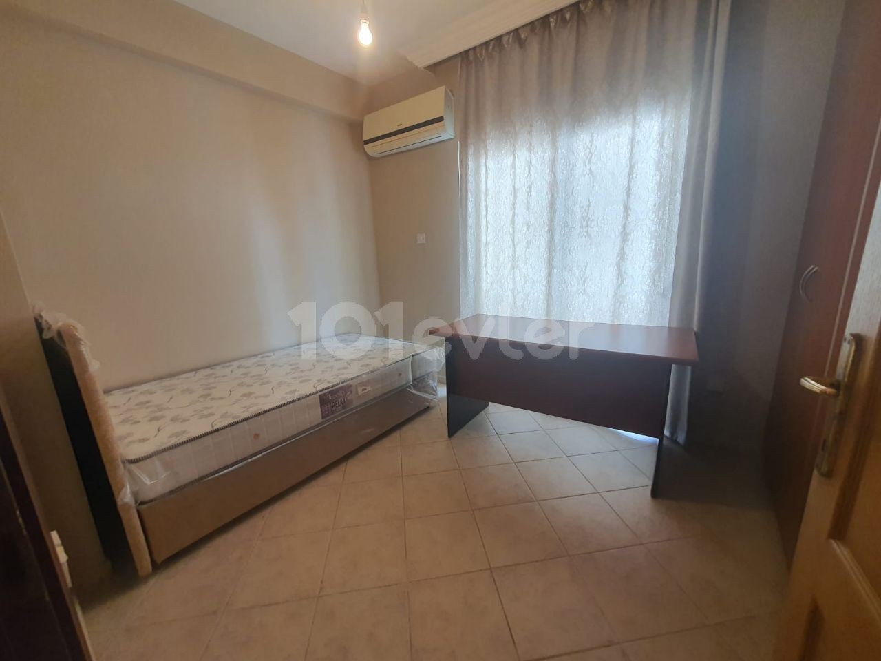 3 Bedrooms large flat for rent with beautiful sea view. 