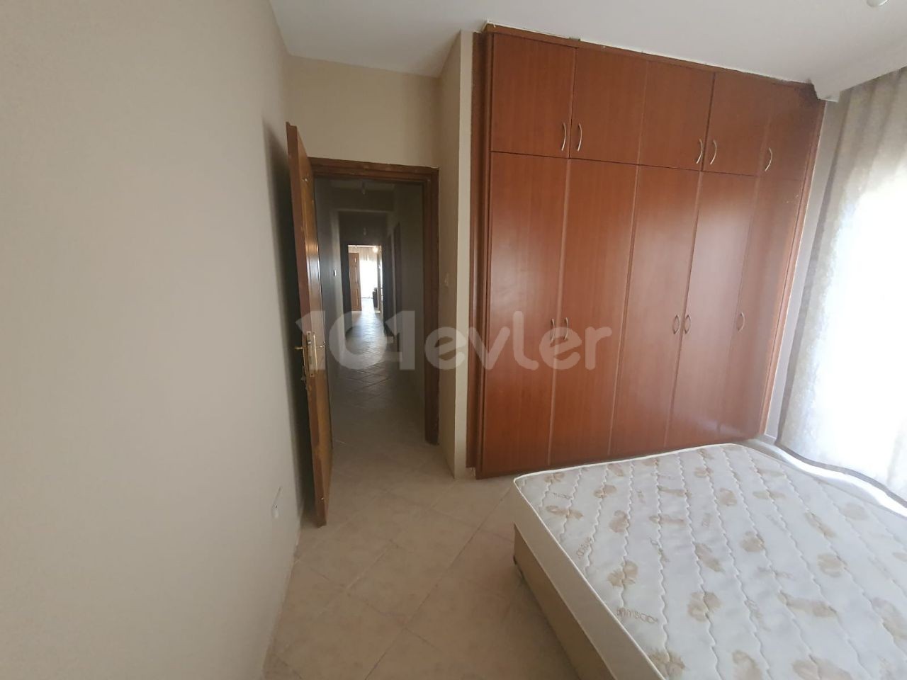 3 Bedrooms large flat for rent with beautiful sea view. 