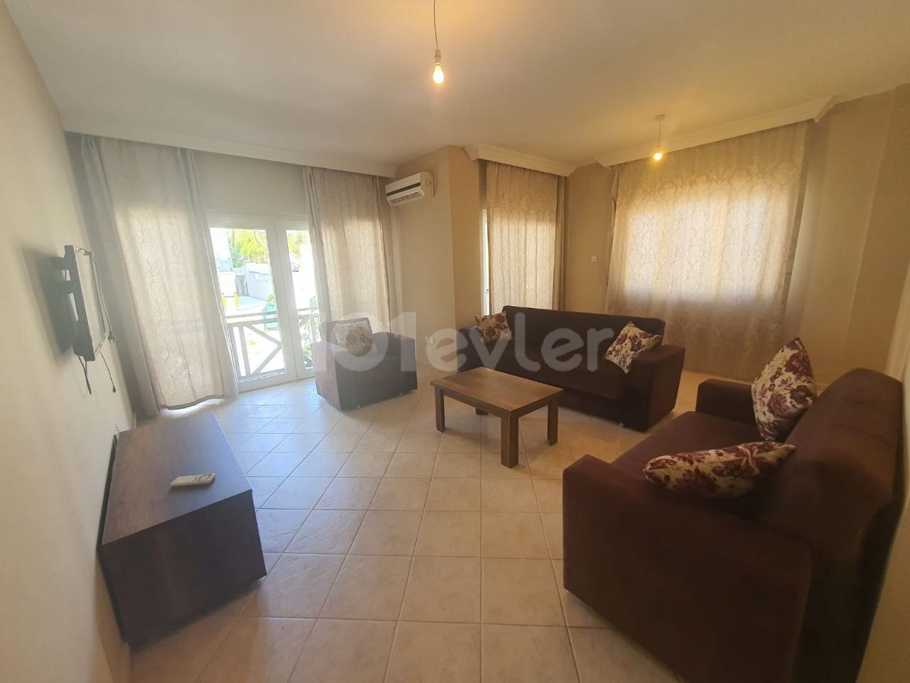 3 Bedrooms large flat for rent with beautiful sea view. 