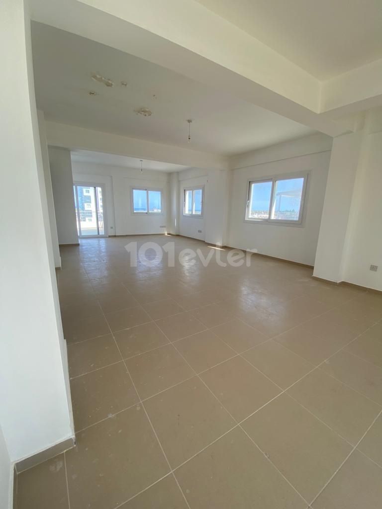 MAĞUSA YENİBOĞAZİÇİ'NDE SATILIK 3+1 (TÜRK KOÇANLI ) (211m2) PENTHOUSE