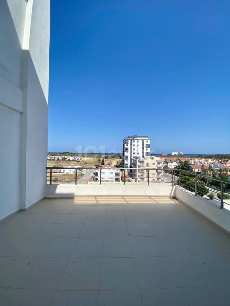 MAĞUSA YENİBOĞAZİÇİ'NDE SATILIK 3+1 (TÜRK KOÇANLI ) (211m2) PENTHOUSE