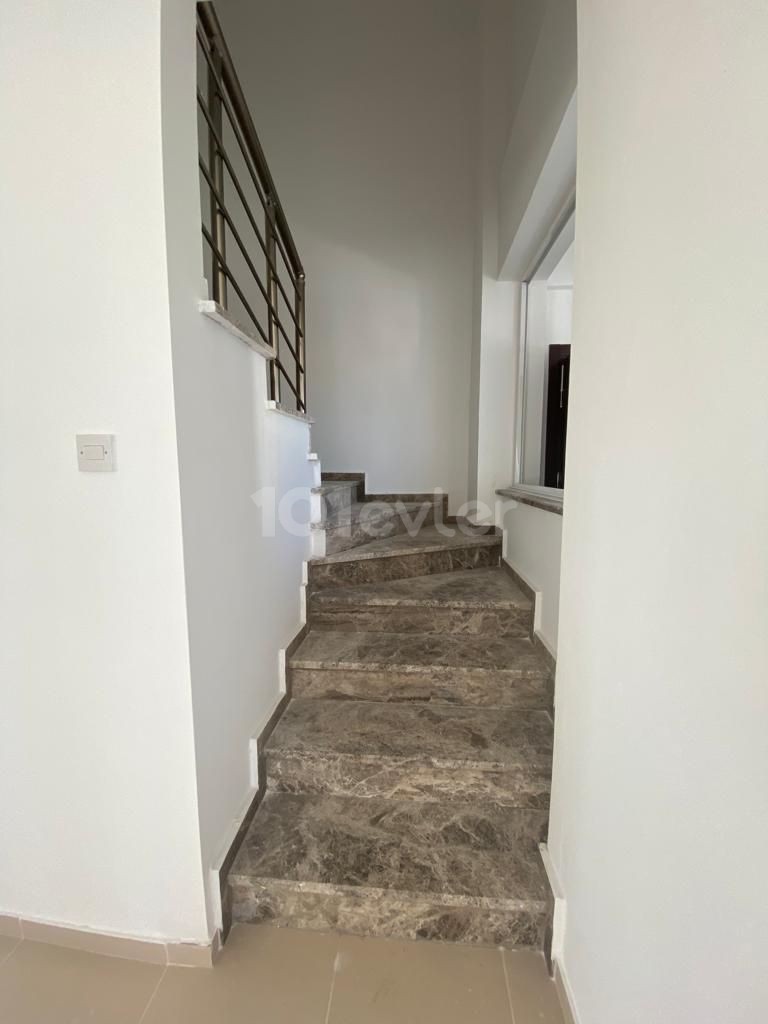 3+1 (Türkische KOKANLI ) (189 m2) PENTHOUSE zum Verkauf in Famagusta YENIBOGAZICI **  ** 