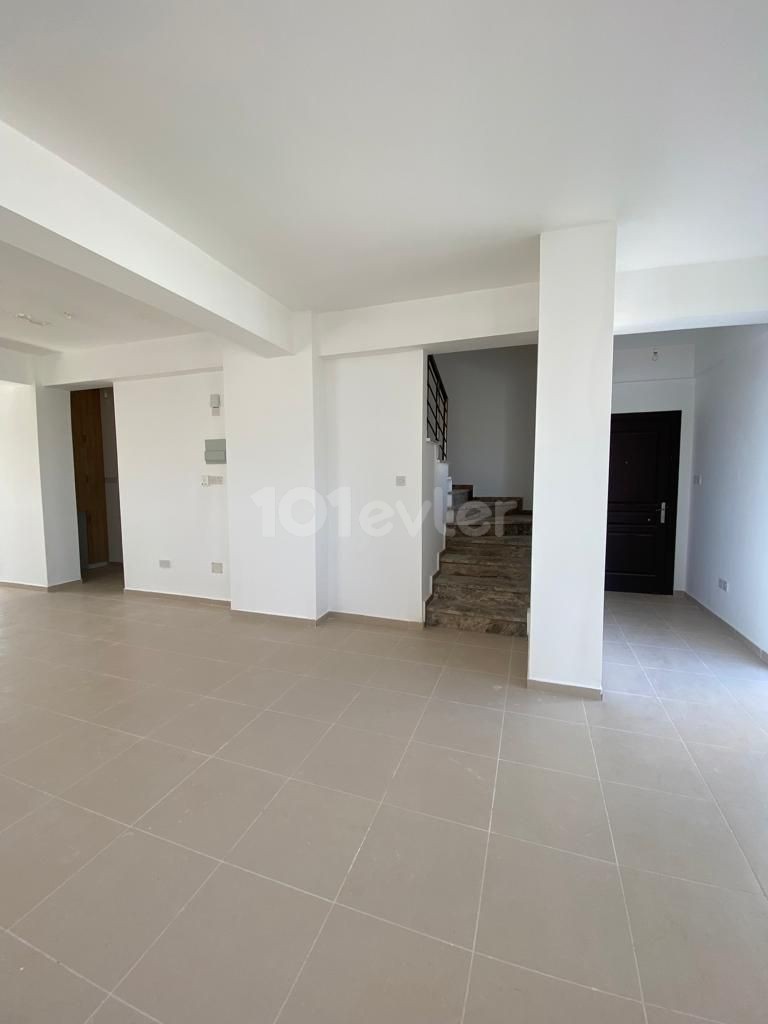 3+1 (Türkische KOKANLI ) (189 m2) PENTHOUSE zum Verkauf in Famagusta YENIBOGAZICI **  ** 