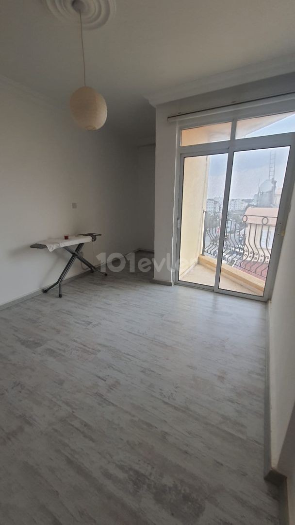 2+1 PENTHOUSE ZUM VERKAUF IM ZENTRUM VON FAMAGUSTA