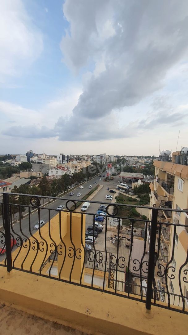 2+1 PENTHOUSE ZUM VERKAUF IM ZENTRUM VON FAMAGUSTA