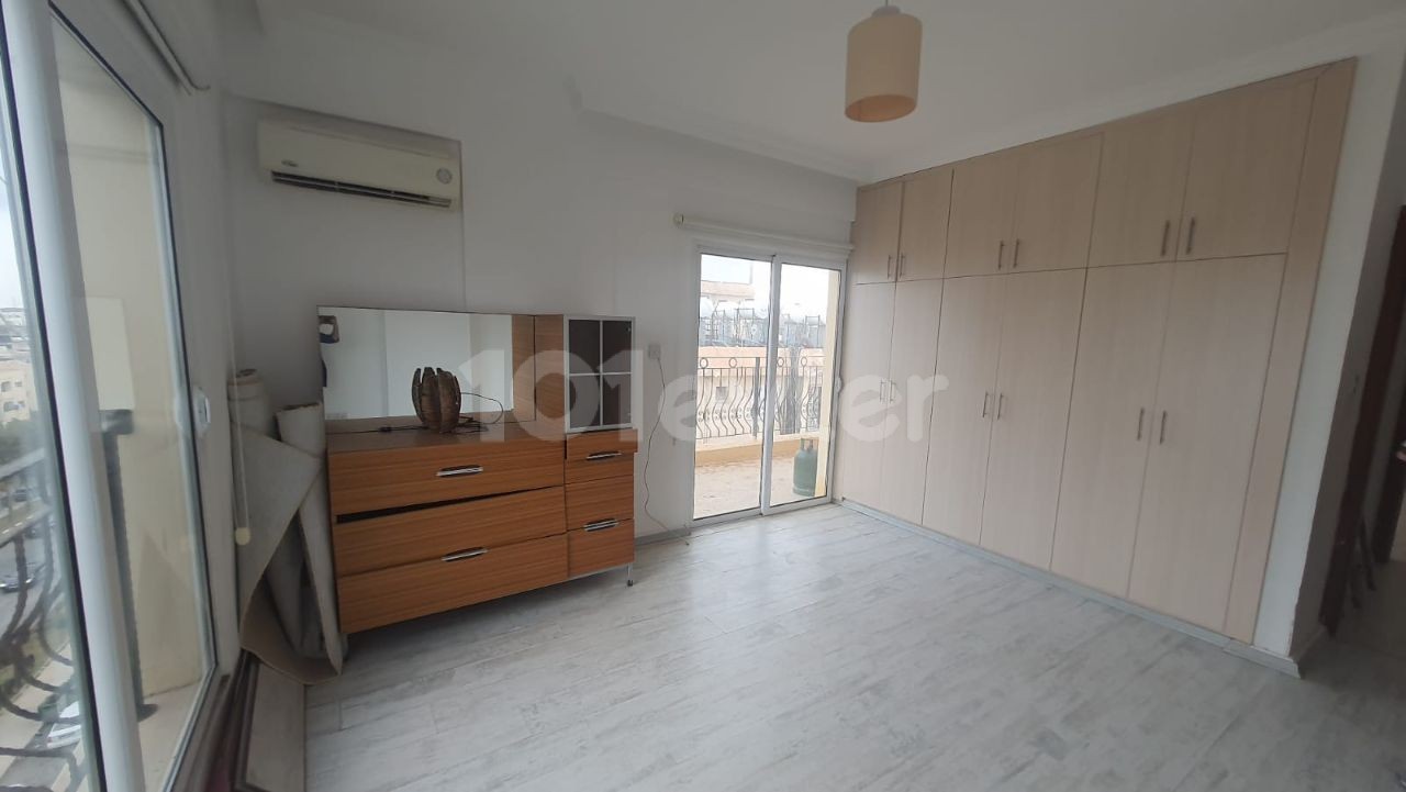 2+1 PENTHOUSE ZUM VERKAUF IM ZENTRUM VON FAMAGUSTA