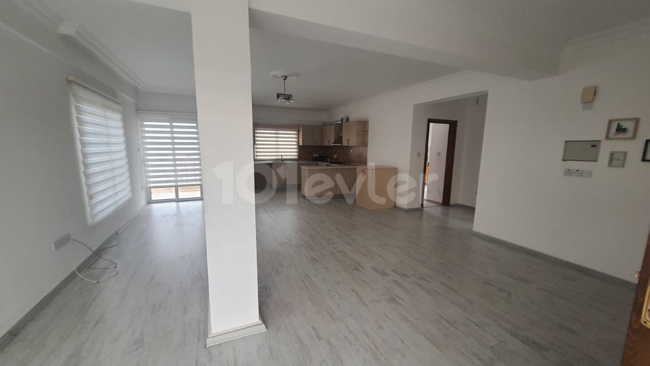 2+1 PENTHOUSE ZUM VERKAUF IM ZENTRUM VON FAMAGUSTA