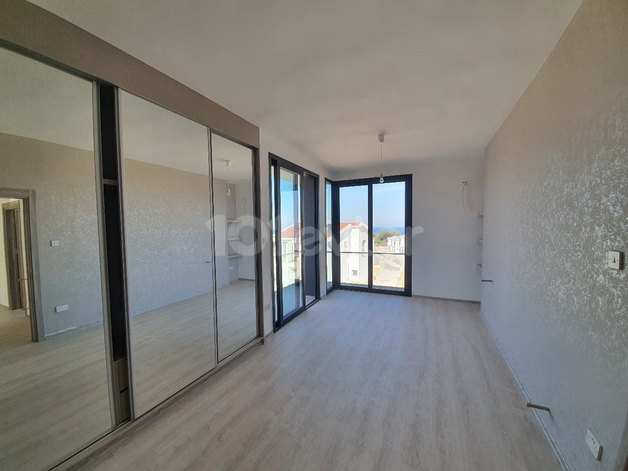 Girne Alsancak | Bakımlı Geniş Bahçe| Satılık 4+1 Havuzlu Lüks Villa