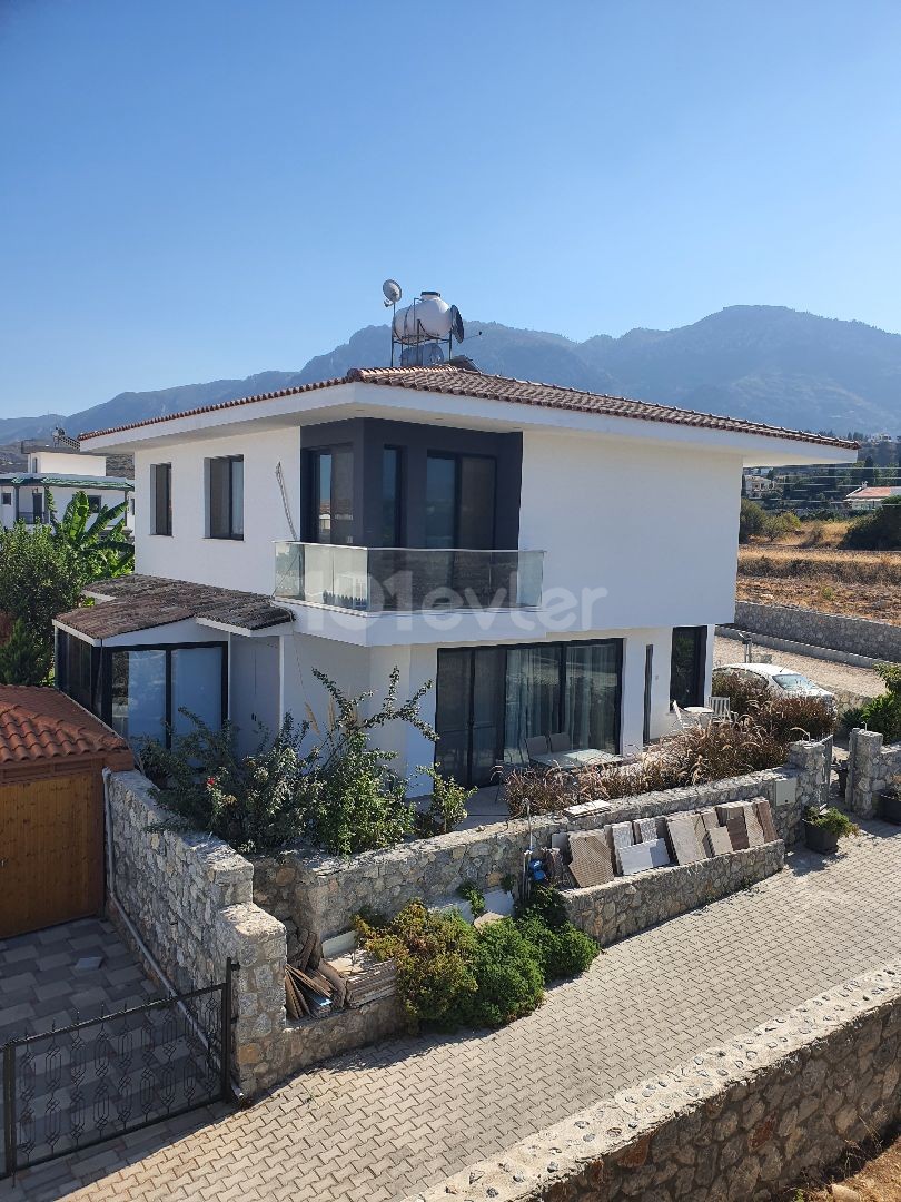 Kyrenia Alsancak / Gepflegter Großer Garten / 4+1 Luxusvilla Mit Pool Zum Verkauf ** 