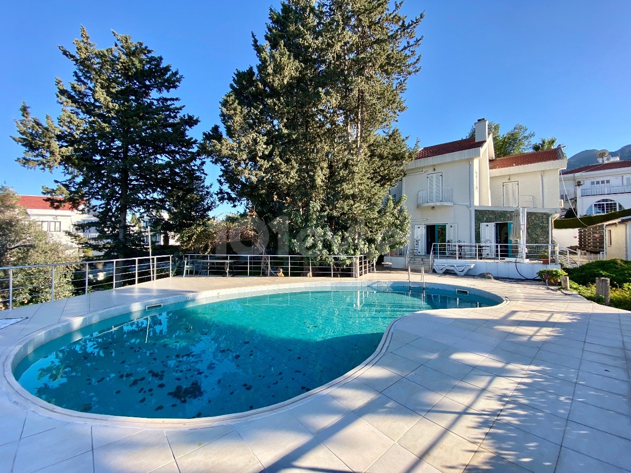 Girne Edremit |Very Well Maintained 4+1 Villa For Rent | Pool | 3400m2 Garden ** 