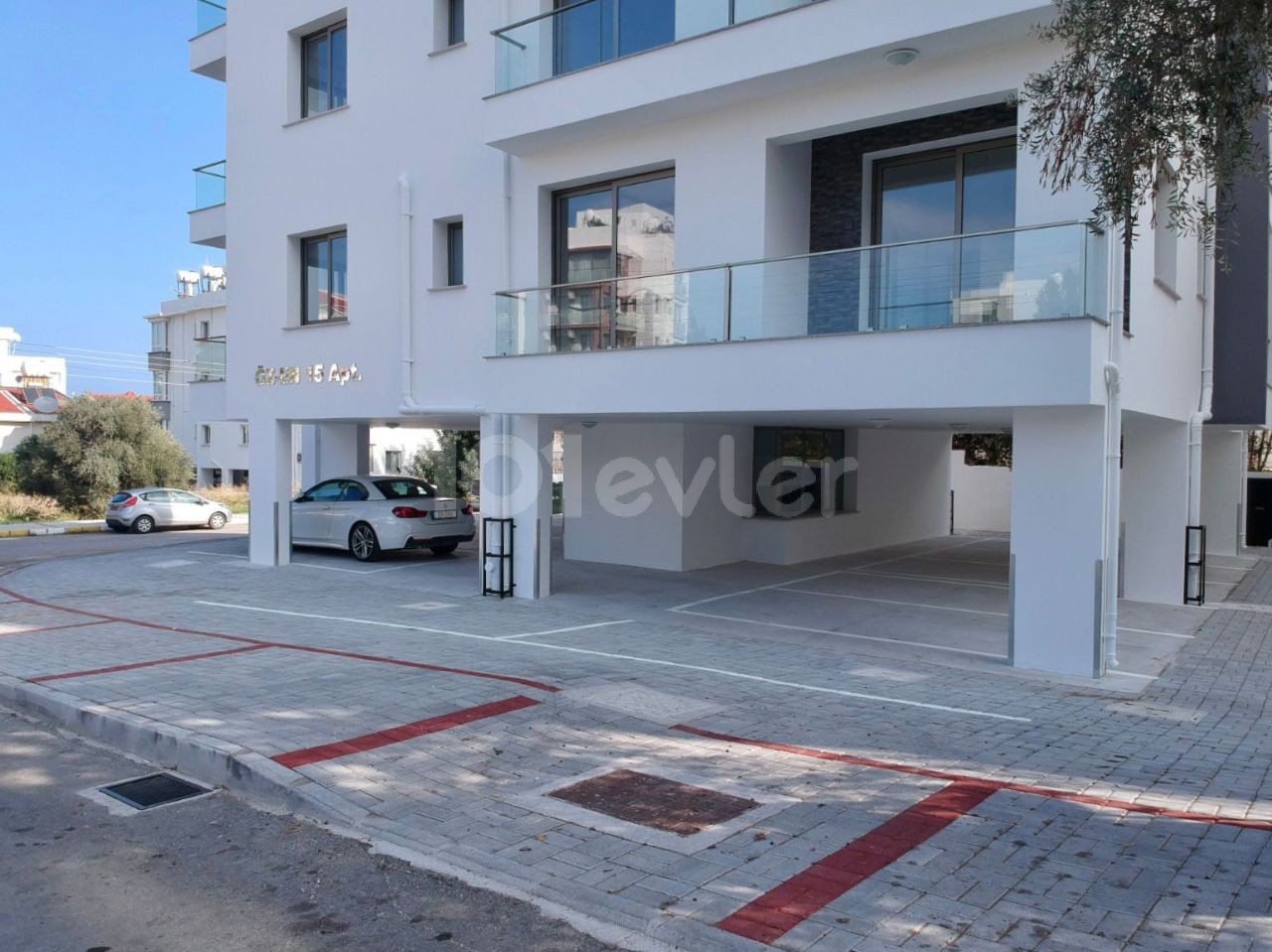 Im Zentrum von Kyrenia / zu Fuß zu allen Annehmlichkeiten / 1+1 Wohnung mit Balkon ** 