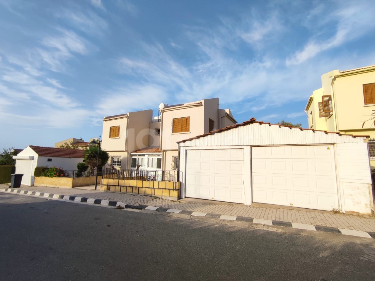 Kyrenia, Karaoglanoglu / Gelegenheit Preis / Garten / geschlossene Garage / gepflegte 3+1 Villa zu verkaufen / Gemeinschaftspool ** 