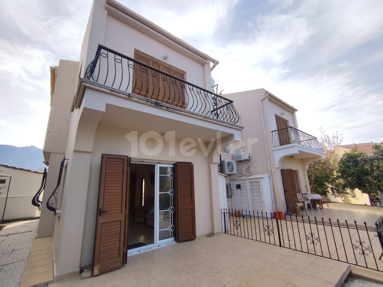 Girne, Karaoglanoglu | Private Garden | Covered Garage | Well-Maintained 3+1 Villa for Sale | Shared Pool ** 