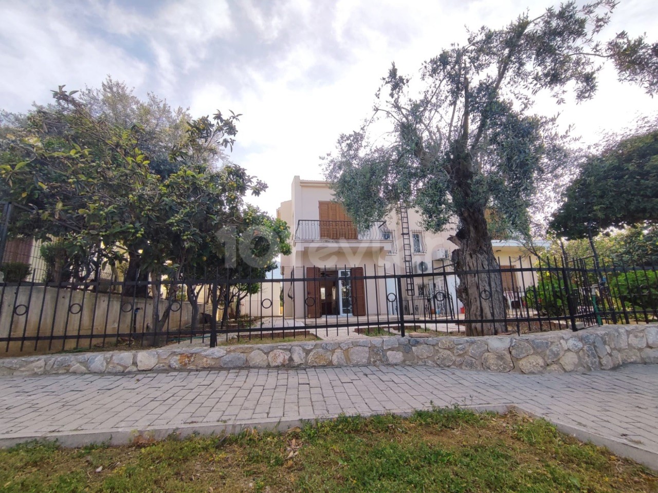 Girne, Karaoglanoglu | Private Garden | Covered Garage | Well-Maintained 3+1 Villa for Sale | Shared Pool ** 